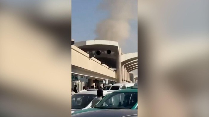 Trump Pertimbangkan Serangan Militer AS ke Houthi Setelah Serangan Bandara Riyadh Tewaskan 12 Orang